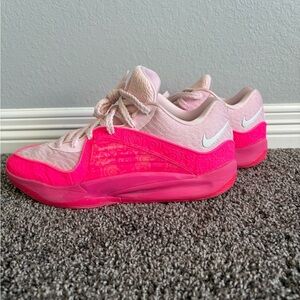 Nike KD 16 ‘Aunt Pearl’